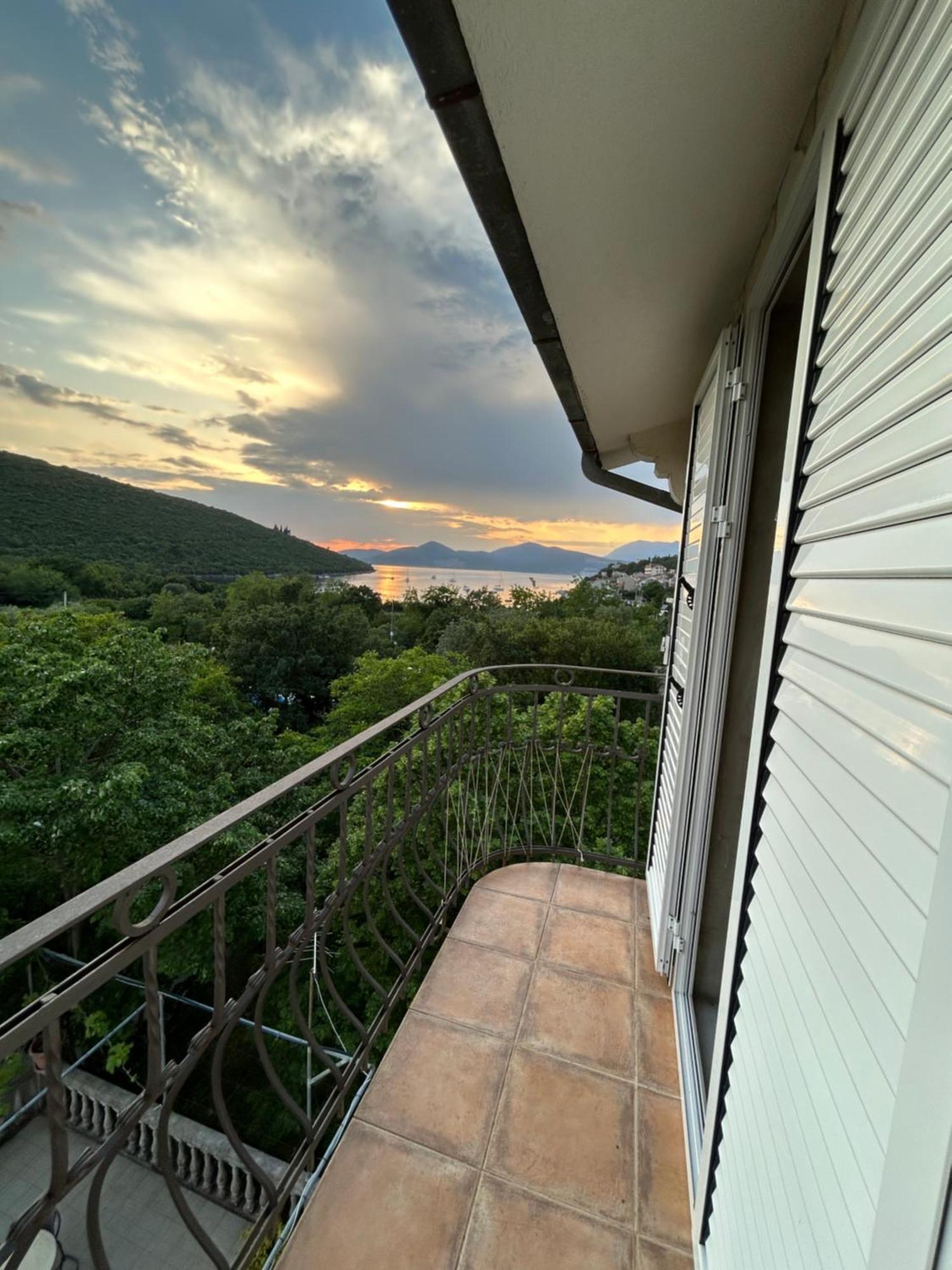 Lazarus Bigova Apartments Tivat Exterior photo
